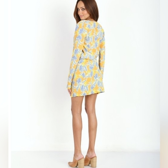 For Love & Lemons Aloha Bird of Paradise Gold Mini Skirt - Size Medium - Picture 4 of 9